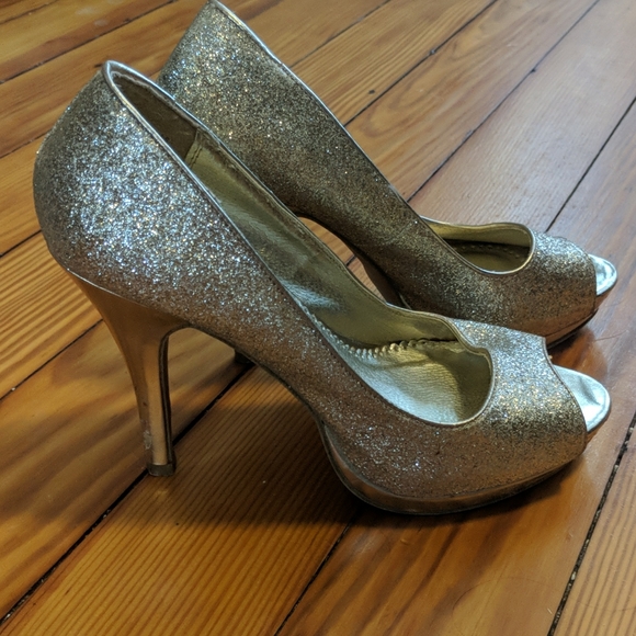 Sexy Gold glitter heels - Picture 2 of 4
